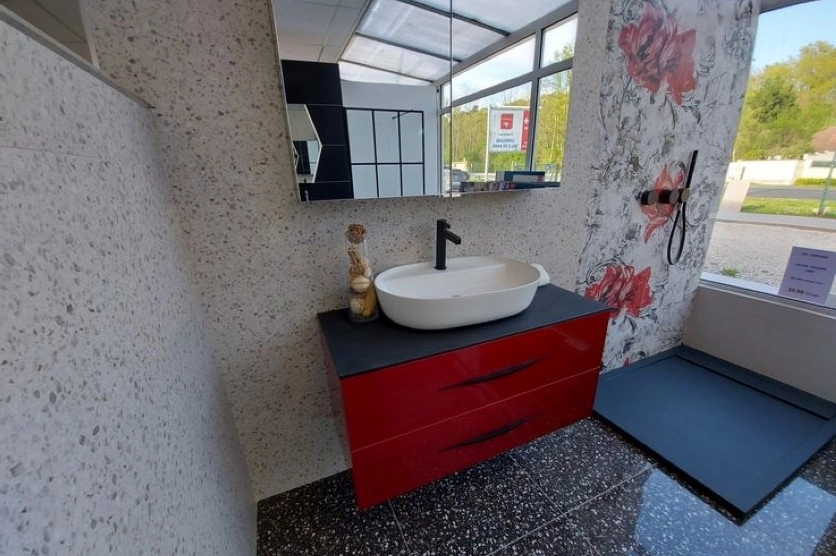 Meuble de salle de bain rouge
