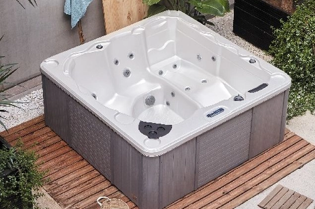 Jacuzzi Delos